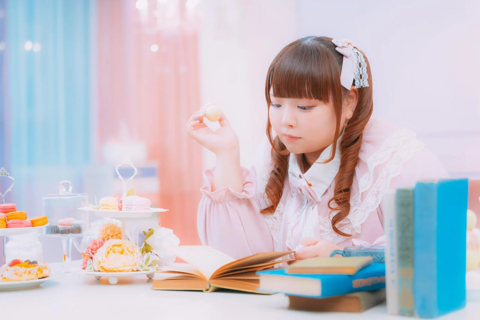 a girl dreaming to bea star by Unsplash